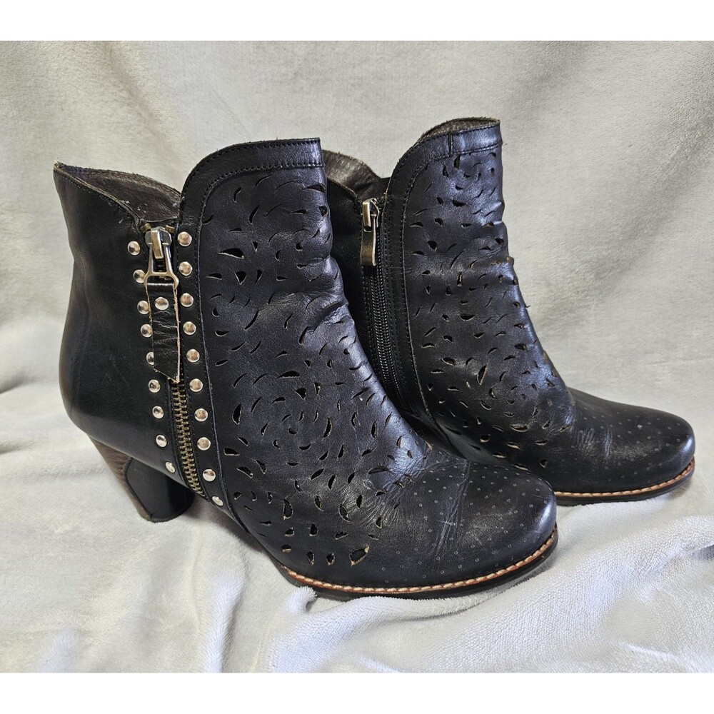 L'Artiste Spring Step NEW Leather Ankle Boot Cutouts Studded Women 40 EU 9.5